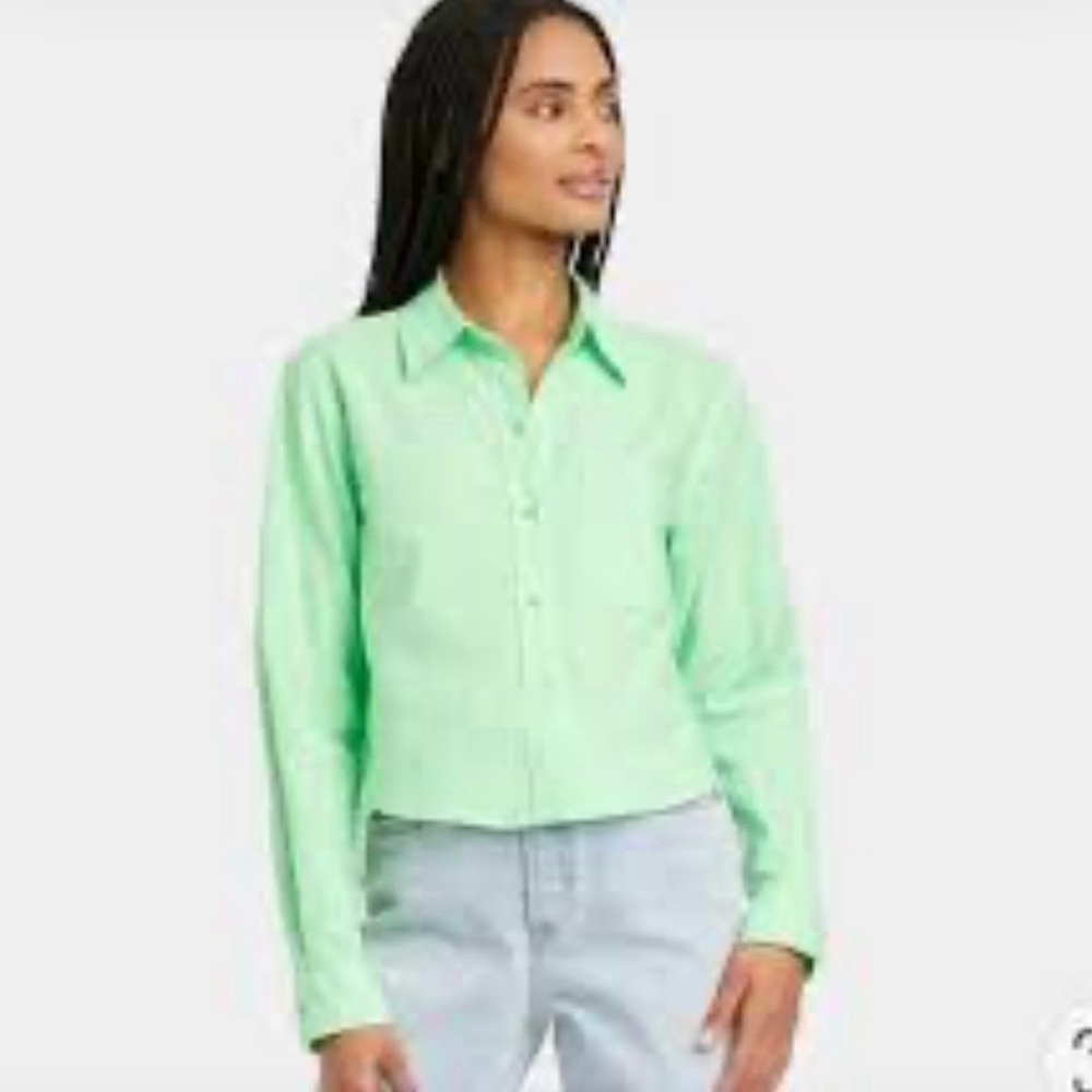Universal Thread Light Green Cropped Fit Shirt NWT - image 2